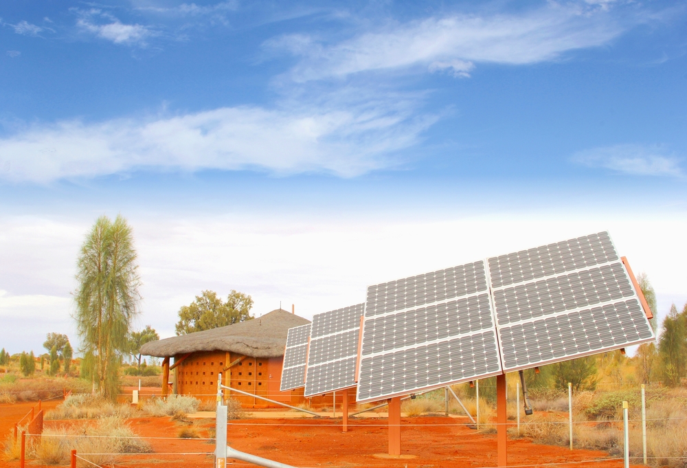 Solarpanele vor Hütte Afrika