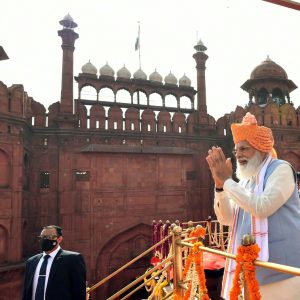 Indiens Präsident Narendra Modi vor Bauwerk