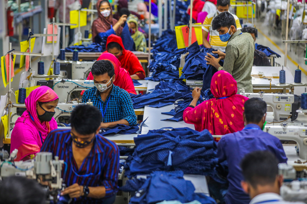 Textilmitarbeitende in Bangladescher Fabrik
