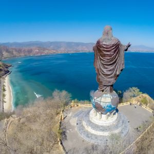Christus-Statue vor Timor-Lestos Haupstadt Dili city