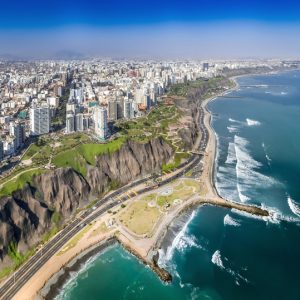 Steilküste vor Perus Hauptstadt Lima