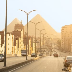 Pyramiden vor Ägyptens Straßen