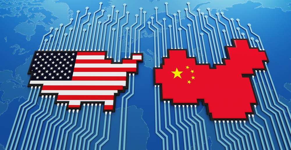 US- und China-Flagge auf Halbleiter-Verläufen